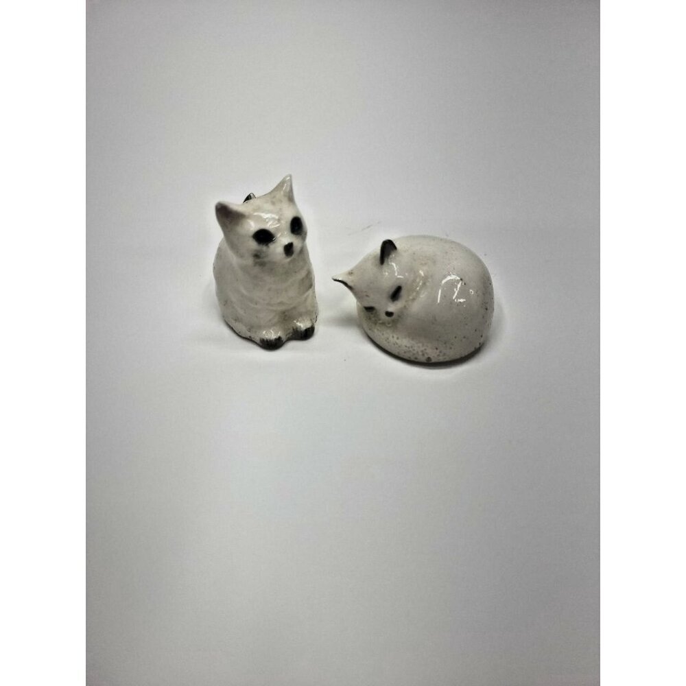 Vintage Miniture Figurine Cats Curled Up Sleeping Lot of 2